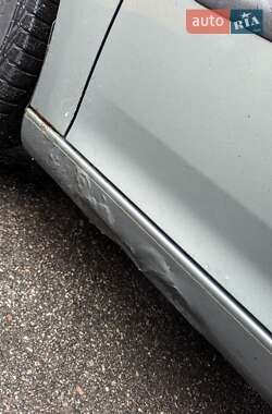 Хэтчбек Volkswagen Golf 2004 в Киеве