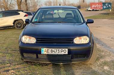 Хетчбек Volkswagen Golf 2000 в 