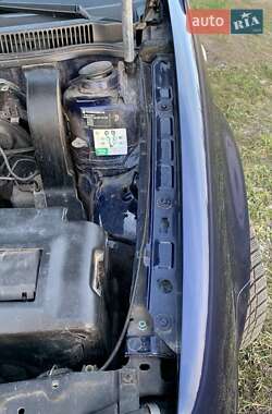 Хетчбек Volkswagen Golf 2000 в 