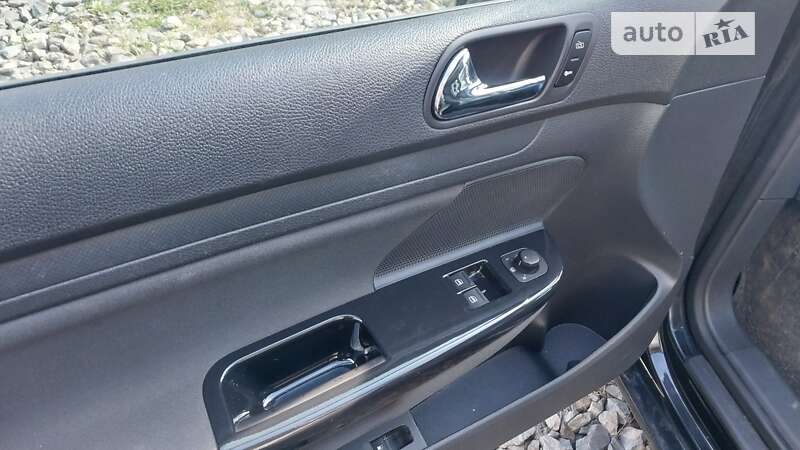 Хэтчбек Volkswagen Golf 2005 в Ходорове