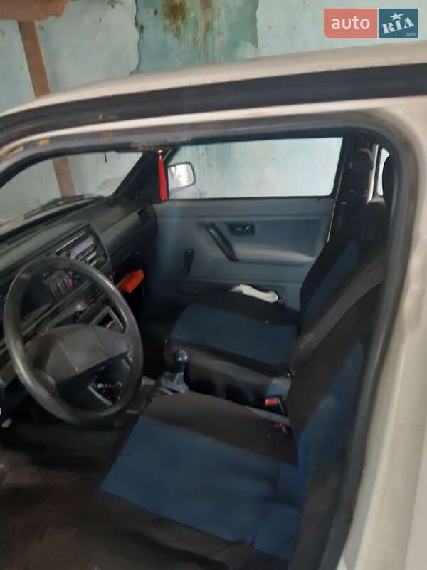 Хэтчбек Volkswagen Golf 1988 в Черновцах