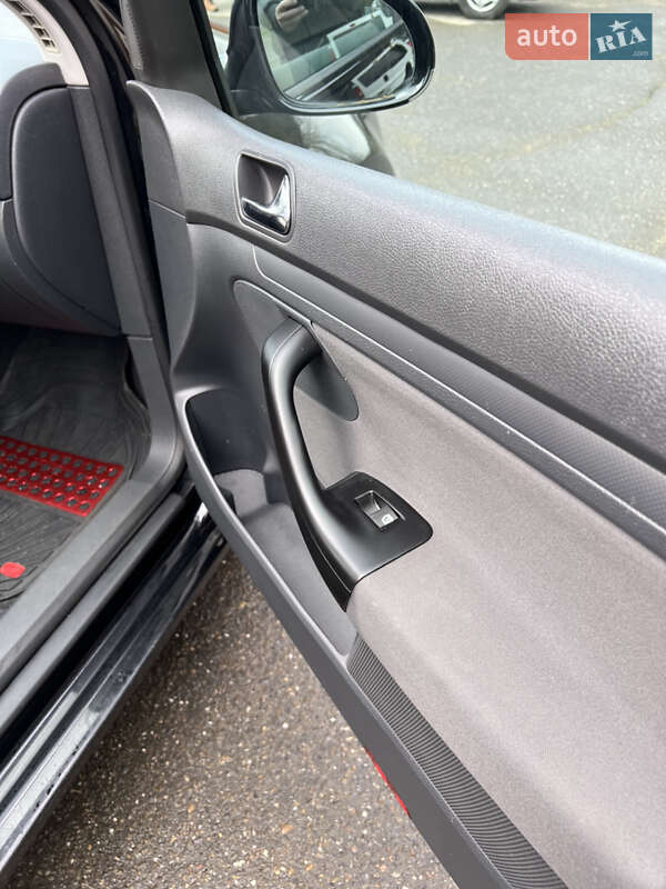 Хетчбек Volkswagen Golf 2004 в Хусті
