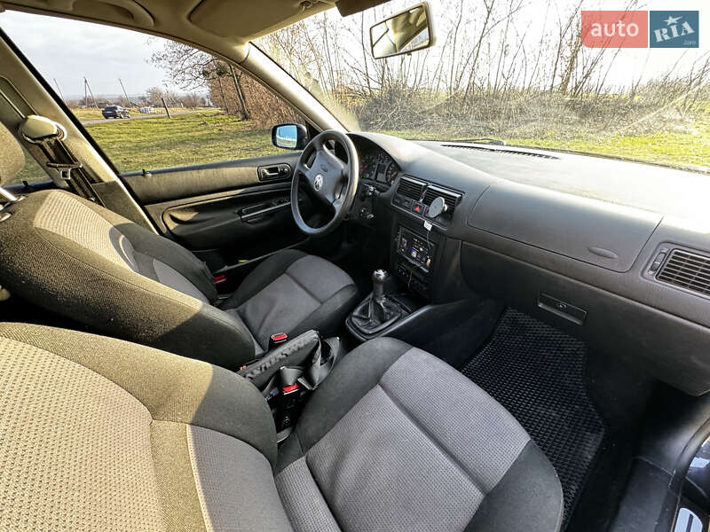 Универсал Volkswagen Golf 2000 в Киеве