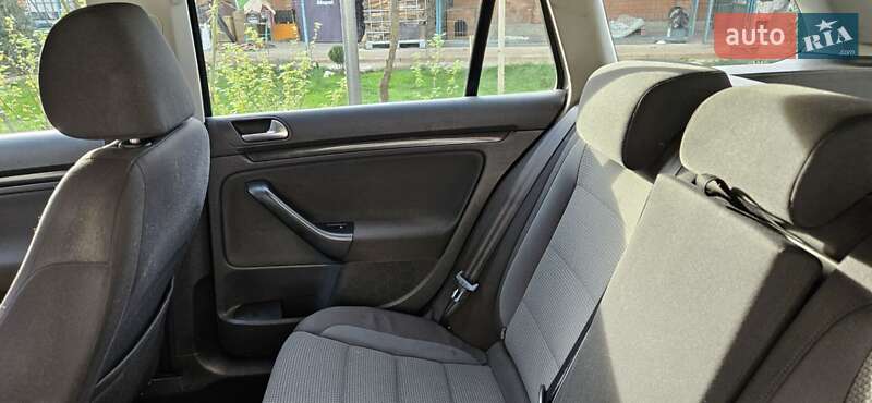 Универсал Volkswagen Golf 2010 в Иршаве