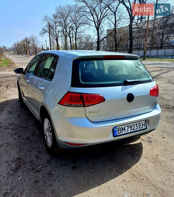 Хэтчбек Volkswagen Golf 2016 в Ромнах