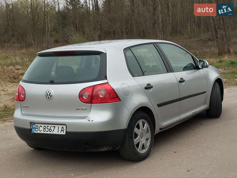 Хэтчбек Volkswagen Golf 2004 в Яворове