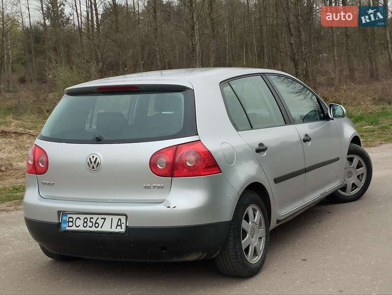 Хэтчбек Volkswagen Golf 2004 в Яворове