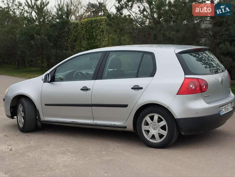 Хэтчбек Volkswagen Golf 2004 в Яворове