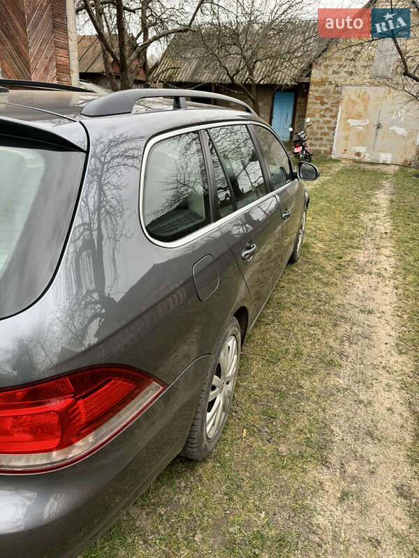 Универсал Volkswagen Golf 2009 в Вараше