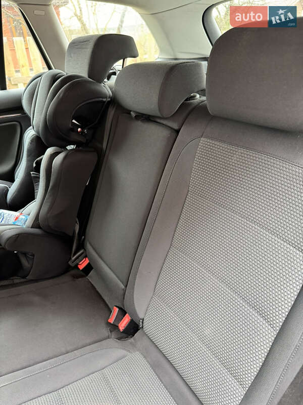 Универсал Volkswagen Golf 2009 в Вараше