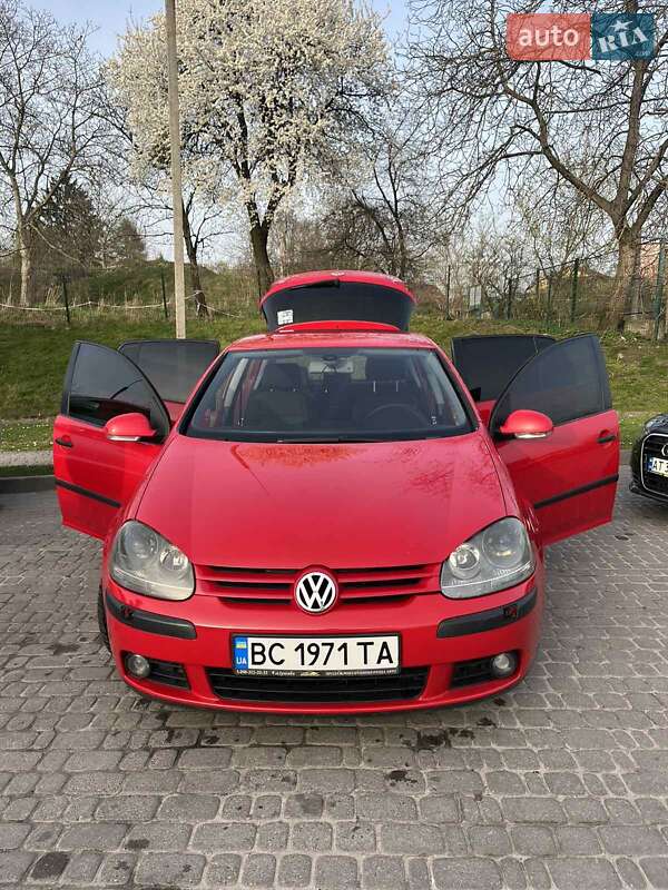 Хэтчбек Volkswagen Golf 2004 в Львове