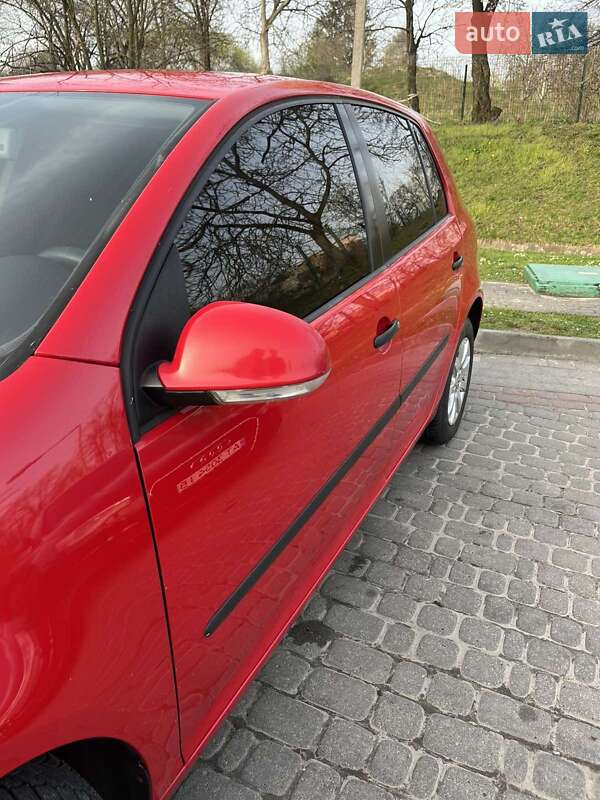 Хэтчбек Volkswagen Golf 2004 в Львове