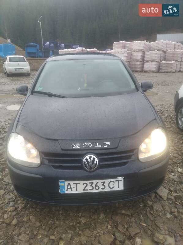 Хэтчбек Volkswagen Golf 2005 в Ивано-Франковске