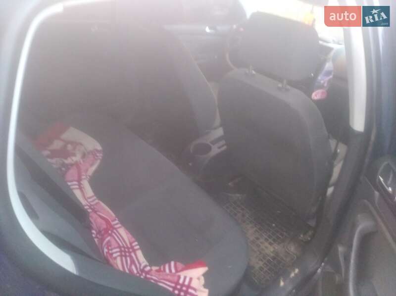 Хэтчбек Volkswagen Golf 2005 в Ивано-Франковске