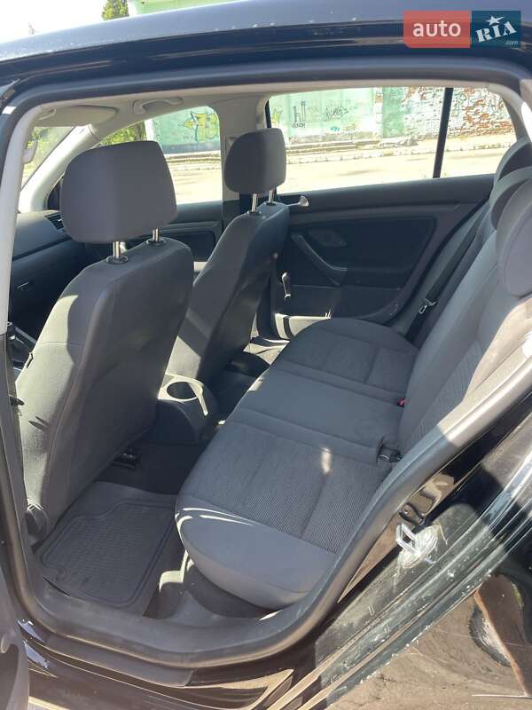 Хетчбек Volkswagen Golf 2006 в Києві