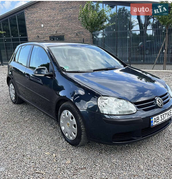 Хэтчбек Volkswagen Golf 2004 в Хмельнике