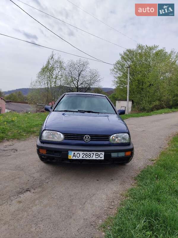 Хэтчбек Volkswagen Golf 1994 в Ужгороде