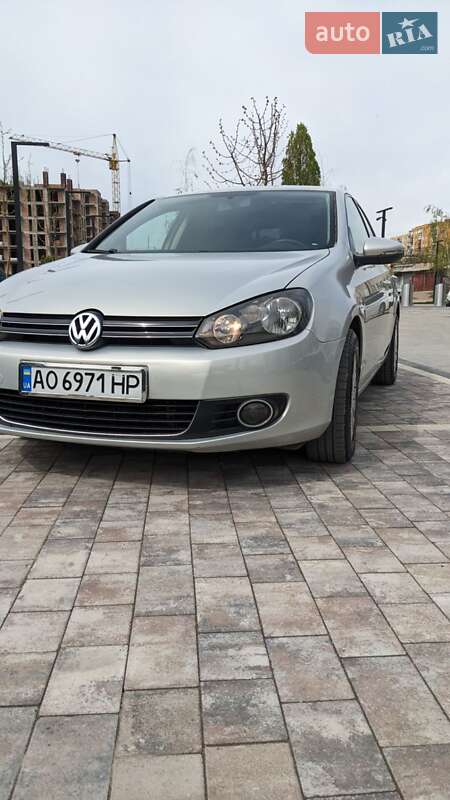 Хэтчбек Volkswagen Golf 2009 в Ужгороде