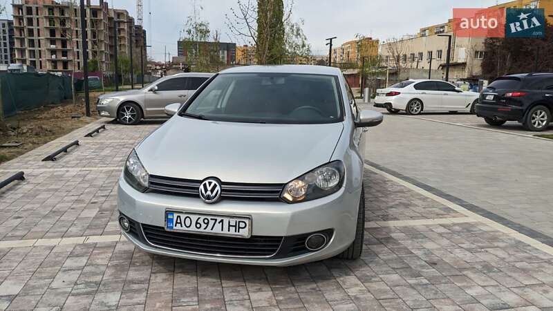 Хэтчбек Volkswagen Golf 2009 в Ужгороде