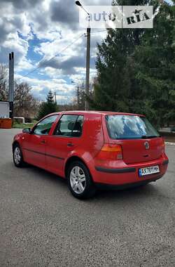 Хэтчбек Volkswagen Golf 2002 в Змиеве