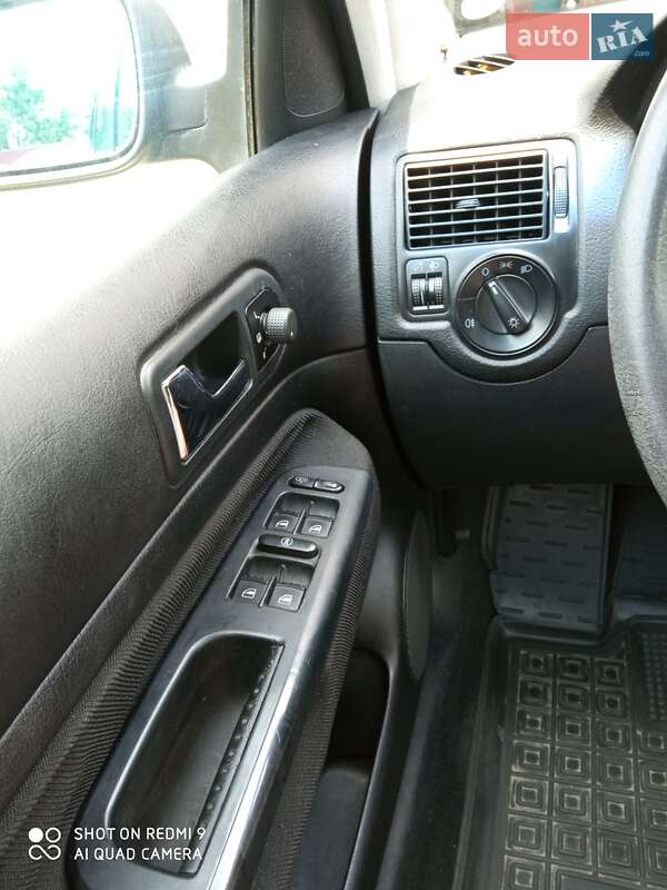 Хэтчбек Volkswagen Golf 1999 в Каневе