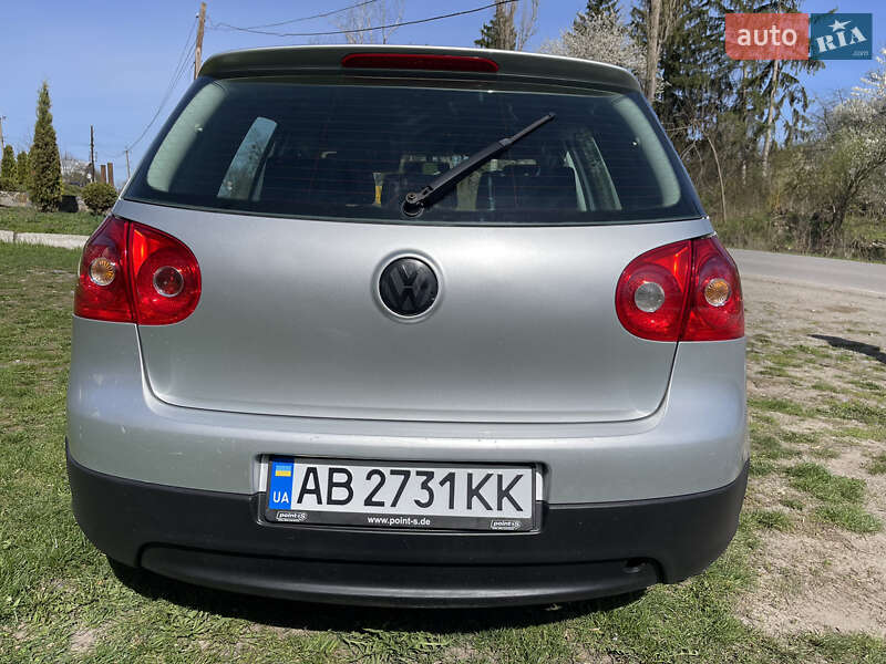 Хэтчбек Volkswagen Golf 2004 в Виннице