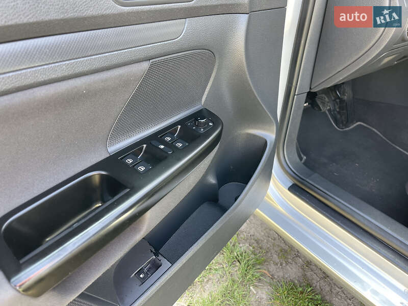 Хэтчбек Volkswagen Golf 2004 в Виннице