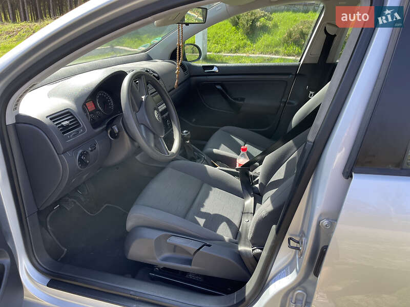 Хэтчбек Volkswagen Golf 2004 в Виннице