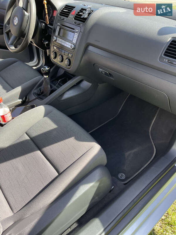 Хэтчбек Volkswagen Golf 2004 в Виннице