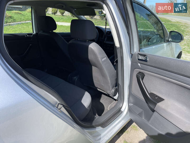 Хэтчбек Volkswagen Golf 2004 в Виннице