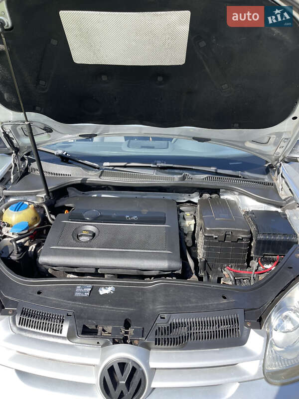 Хэтчбек Volkswagen Golf 2004 в Виннице