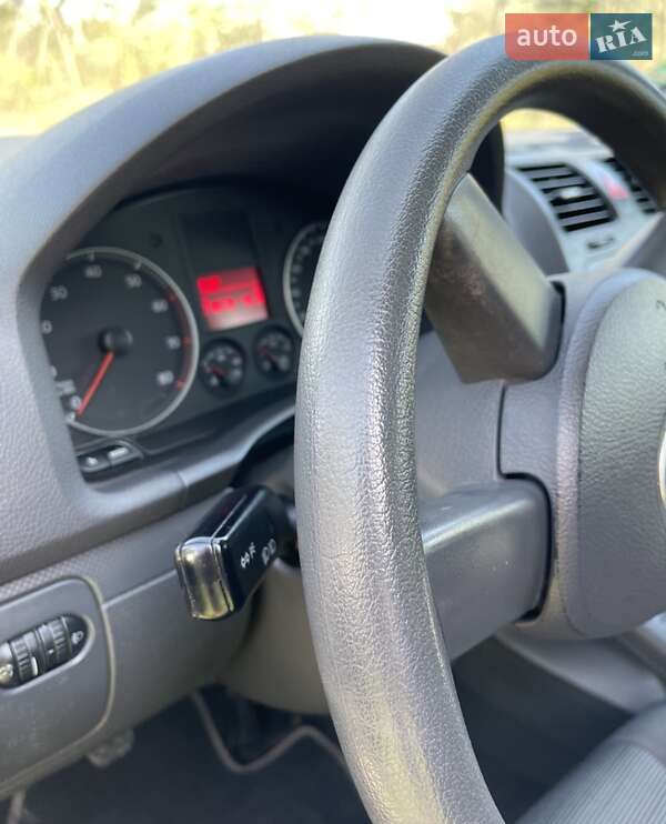 Хэтчбек Volkswagen Golf 2004 в Виннице