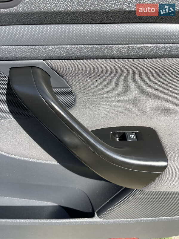 Хэтчбек Volkswagen Golf 2004 в Виннице