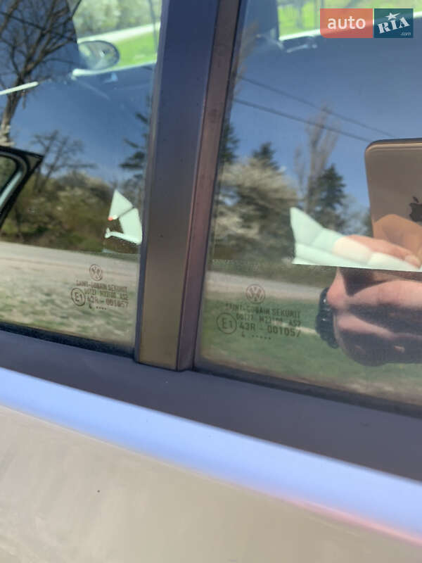 Хэтчбек Volkswagen Golf 2004 в Виннице