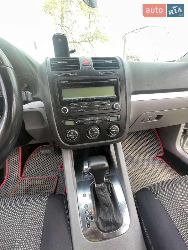 Универсал Volkswagen Golf 2009 в Стрые