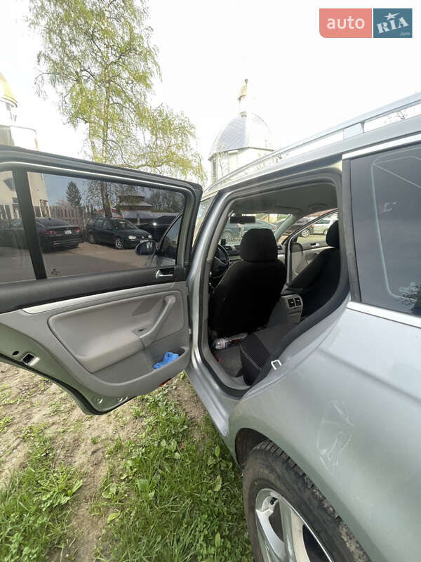 Универсал Volkswagen Golf 2009 в Стрые