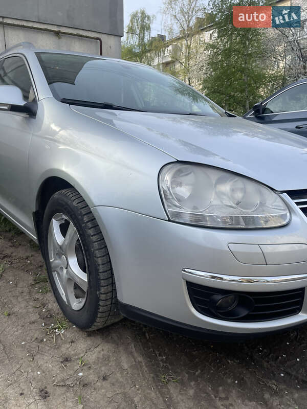 Универсал Volkswagen Golf 2009 в Стрые