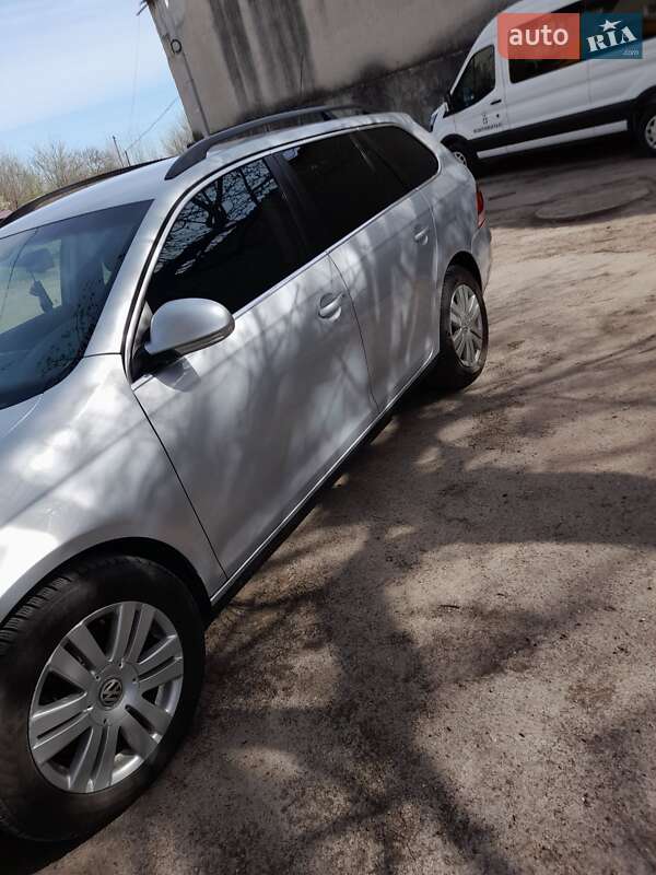 Универсал Volkswagen Golf 2009 в Городке