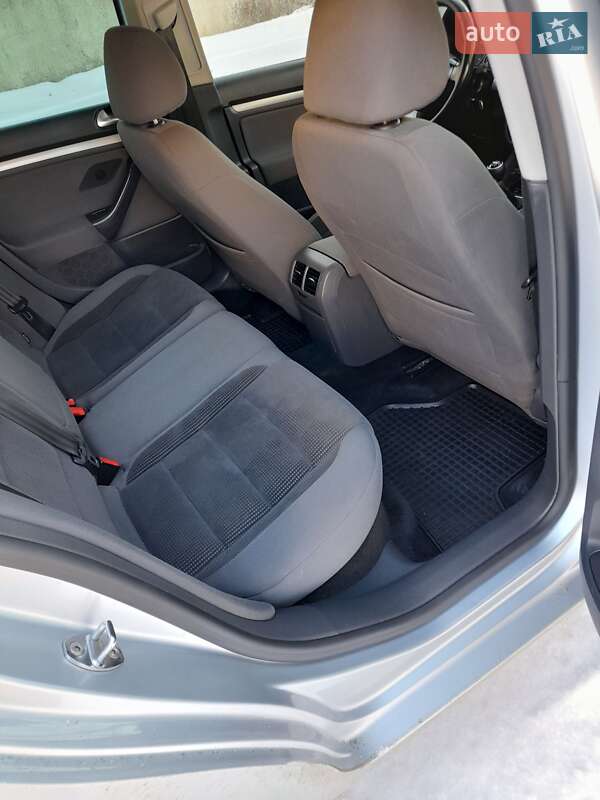 Универсал Volkswagen Golf 2009 в Городке