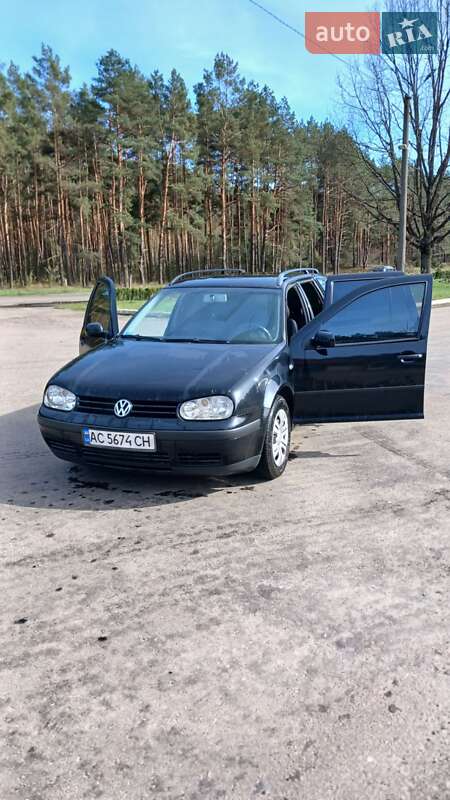Універсал Volkswagen Golf 2004 в Маневичах