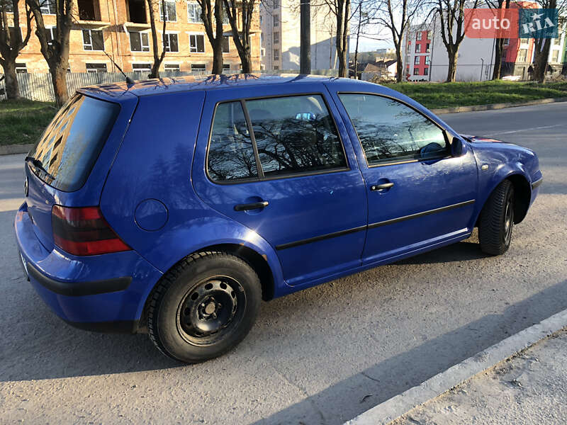 Хэтчбек Volkswagen Golf 2001 в Ровно
