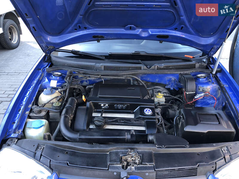 Хэтчбек Volkswagen Golf 2001 в Ровно