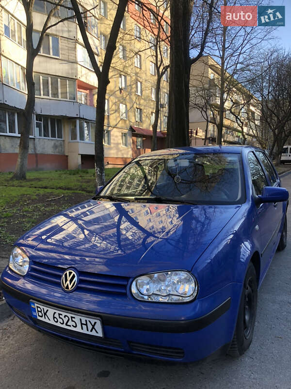 Хэтчбек Volkswagen Golf 2001 в Ровно