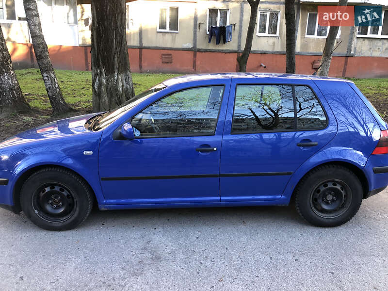Хэтчбек Volkswagen Golf 2001 в Ровно