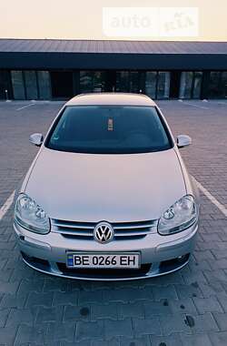 Хэтчбек Volkswagen Golf 2005 в Вознесенске