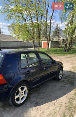 Хэтчбек Volkswagen Golf 2000 в 