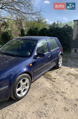 Хэтчбек Volkswagen Golf 2000 в 