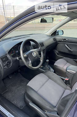 Хэтчбек Volkswagen Golf 2002 в Львове