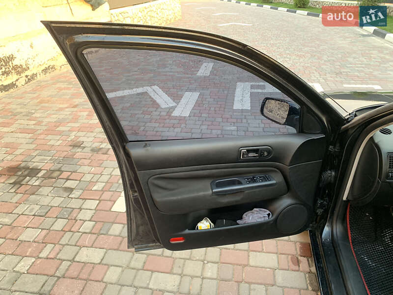 Хэтчбек Volkswagen Golf 2001 в Тернополе