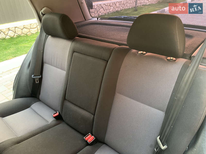 Хэтчбек Volkswagen Golf 2001 в Тернополе